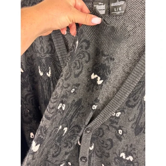 Cakeworthy‎ x Disney Haunted Mansion Cardigan Gray Spooky Eyes Knit Sweater Sz L - Picture 4 of 9